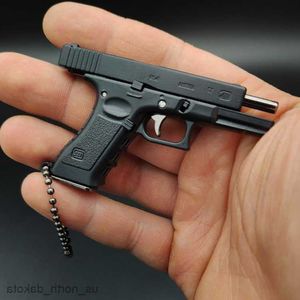 Novelty Items Mini Desert Eagle Keychain Pistol Shape Keychain Desert Eagle Portable Gun Model Shell Ejection for CF Game R230818