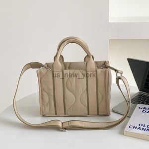 TOTES 2023 NOWOŚĆ ZAPIPER KOBIETA torebki damskie Tote Bag nylon Designer Młodzieżowe ramię w torbie crossbody cała wyprzedaż HKD230818