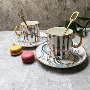 Mugs 2 Set Euro Royal Court Bone China Cups and Saucers Retro Par Coffee Afternoon Tea Set With Spoon Gift Box 230817