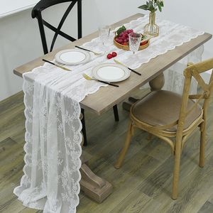 Table Runner 70*300 cm Faglie White White Flower Table Runner Romantico Laceità Dining Tavolo Decorazione moderna Doccia da sposa da ballo da festa Bridal Copertina 230818