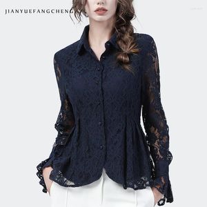 Kvinnors blusar Hook Flower Hollow Lace Top Women 2023 Autumn Long Sleeve Turn-Down Collar Elegant Slim Button-Down Shirt French French