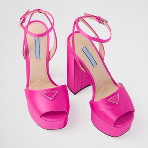 Płaskowyż satyny Peep-Toe Sandals Pumps Pumpy Block High Obcasy Pasek Pasek Plecing Women Luksusowe designerskie buty z rozmiarami pudełek 35-42