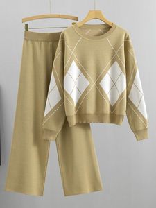 Kvinnors tvåbitar byxor 2 sätter kvinnor kläder rutiga toppar fast färg stickade vinter kvinnkläder för 2023 i matchande streetwear