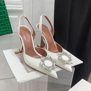 AMINA MUADDI CRYSTAL-EMBELLADE BUCKLE Stain Pumps Shoes Orange Satin Spool Heels Sandaler Kvinnors lyxdesigners Klänning Shoe Evening Slingback Sandal med låda