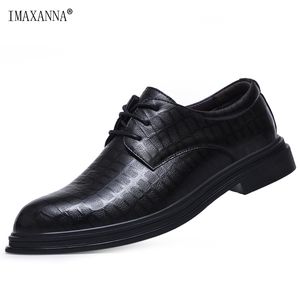 Klädskor imaxanna mäns läderskor mode trend vår och sommar mjuk botten koreansk affär bröllop formella slitage casual skor 230817