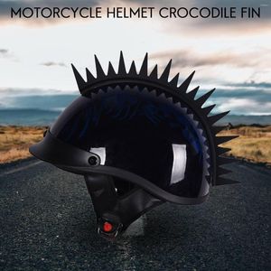 Hełmy motocyklowe hełm odblaskowy hełm Mohawk Spikes guma z czerwonymi naklejkami (hełm nie jest włączony)