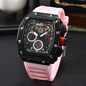Нарученные часы для мужчин 2023 Новые мужские часы шесть игл все на циферблат Quartz Watch высококачественный высококачественный роскошный бренд хронограф часы резиновый ремень мода Richa tonneau