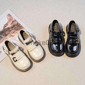 Tênis sapatos de couro para meninas 2023 Primavera e outono New Children Fashion Loafer Black Black Simple British Style Boys School Shoes J230818