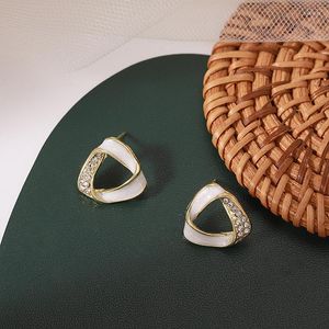 Brincos de garanhão Triângulo de óleo de esmalte da moda Triângulo com strass para mulheres Presente atacadista de jóias