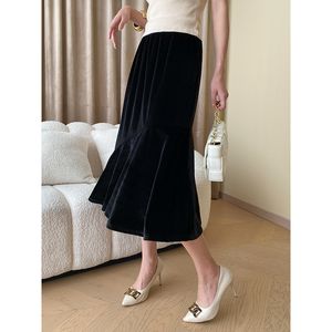 Skirts Womens Velvet Skirt Autumn and Winter Ladies Vintage French Style Fishtail Female Boutique Design Commuting Outfit 230817