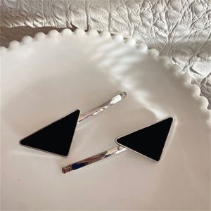 Небольшой дизайнерский буква прическа металлическая треугольная