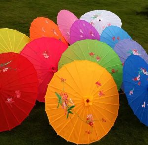 UPS Erwachsene Chinese handgefertigtes Stoff Regenschirm Fashion Travel Süßigkeiten Farbe Orientalische Parasol -Regenschirme Hochzeitstools Modezubehör 8.18