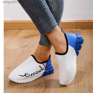 Scarpe eleganti 2022 Donne Fashion Sneaker Vulcanized Platform Solid Color Flats Scarpe da signore Casuals Traspirabili Ladies Sneaker a piedi T230818