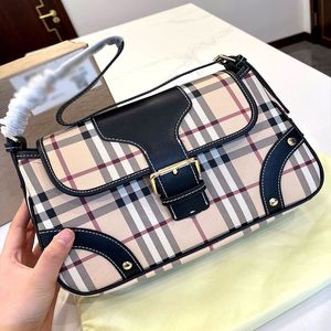 Fashion designer new messenger bag crossbody bag full of modern clamshell design large capacity body contour lines super 29X18 gift box packaging