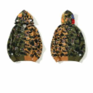 Ein Badeape Herbst und Winter New Herren Casual Camo Colored Shark Head Head Kapuzenpullover Bade Ape Kapuze mit Kapuze