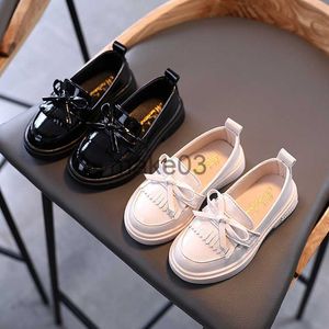 Sneakers Girls Schuhe Fransen Slipper für Mädchen Bowtie Slip auf Schuhe Patent Leder Antislippery Casual Schuhe Kinder Kinder Wohnungen 212y J230818