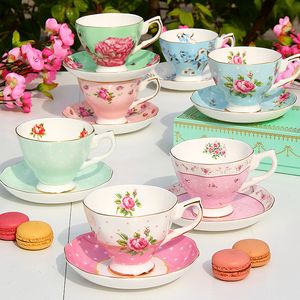 Muggar British Bone China Coffee Cup and Saucer Set Fashion Porcelain Ceramic Flower Tea Cups Hushållskontor Cafe Teaware Gift 230817
