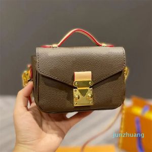 Akşam çantaları zincir omuz çantası küçük çanta tasarımcısı mini çanta crossbody flep kabartmalı deri pochette cüzdan