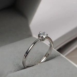 Anelli a cluster Moissanite Diamond Ring Women's Simple Small Sterling Sterling Sterling Imition Platinum Engagement