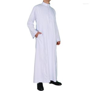 エスニック服Thobe Wholesale Islamic Men's Saudi Style Mercerized Velvet Fabric White Standing Neck Long Sleeve Robe