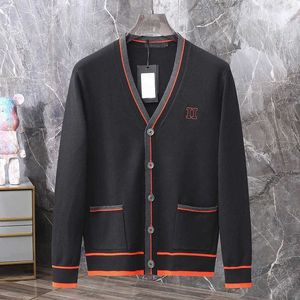 Maglione da uomo firmato con cappuccio ricamato con doppia tasca maglione di lana scollo a V cardigan con bottoni lavorato a maglia per giacca da uomo M-3XL