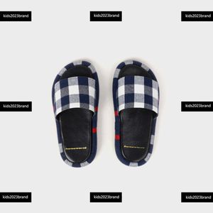 designer babyskor barn sandaler klassiska design tofflor mode barnskor sommarlåda förpackning barnstorlek 26-35