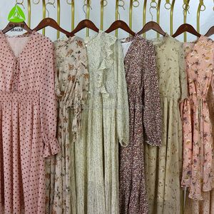 Vintage klänning säljer med kilo i bulk begagnade kläder använde kläder uesed klänning guangzhou porslin boll