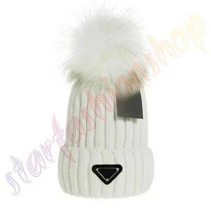新しい帽子ファッションメンズレディースウォームデザイナー人工毛皮ポムポンボボハットニットスキーハットブラックブルーピンク高品質製品