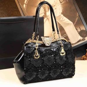 Bolsas de noite Mulheres da moda Top Handle Bag Soft Luxury Patent Leather Lace Lacens Clipt Clutch