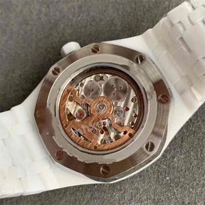 APS Factory produziert die Herrenuhr 26579 5134 mit integriertem Uhrwerk, Keramikgehäuse und 41 mm x 10,5 mm großer Faltschließe