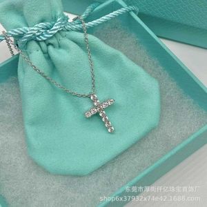 Designermärke TIFFAYSS High-End Cross Studded Diamond S925 Sterling Silver Necklace Fashionable and Simple Light Luxury CollarBone Chain