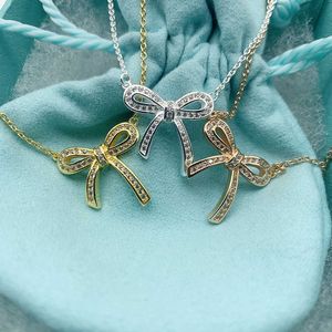 ماركة مصممة Tiffays S925 Sterling Silver Silvery Bow Pendant Female Summer Summer Light Luxury متخصصة سلسلة الترقوة