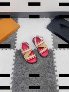 освежающая детская обувь дизайнер детские сандалии Высококачественные летние продукты печатные пластинки для шлепанцев упаковки детский размер 26-35