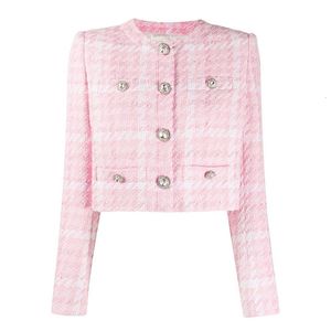Jackets femininos Fabric de ajuste de inverno outono com botão de diamante pequeno fragrância rosa picante wovelacket pequeno casaco 230818