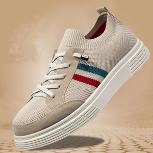 Vävda stora herrskor flygande vandringsskor designer herrar sko sommar höst utomhus sport svart knit sneakers casual tränare fabriksartikel D-017 Storlek 40-47 76043