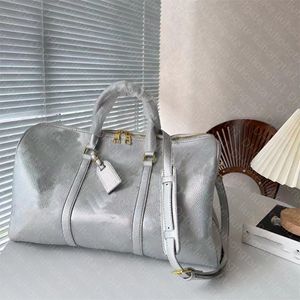 Duffle Bag designer silver prägling resebagage för män läder klassiska kvinnor crossbody totes axelväskor män kvinnor handväskor