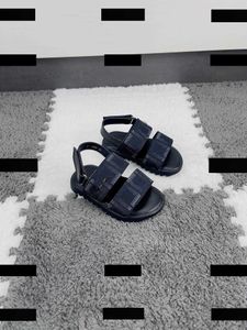 Brevtryck Kidsskor Högkvalitativ sommarprodukter Designer Kids Sandaler Summer Slippers Box Packaging Barnstorlek 26-35