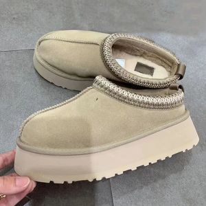 Designer Tasman Tazz Pantofole Australia Stivali da neve Semi di senape Pantofola australiana con piattaforma Fluffy Mules Stivali invernali da donna in pelliccia Stivaletti di lusso Taglia 44