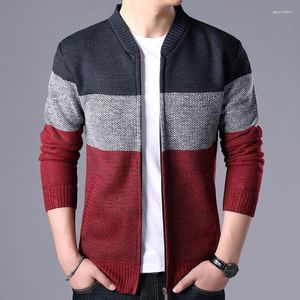 Мужские свитера мужской кардиган корейский стиль куртки Man Winter Button Vintage Sweater Coat Mens Trends Trends 2023 Продажа