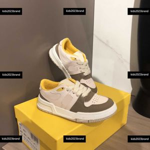 Barn sko bokstäver tryckning barn sneakers baby skarvade design sneakers ny lista lådförpackning vårens storlek 26-35