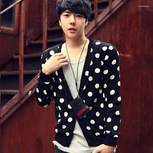 Suéteres masculinos Plus Size Polka Dot Cardigan Personalidade da moda Open Han Yinglun Campus de manga longa T-shirt D