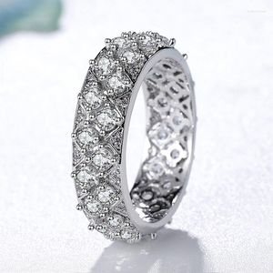 Anéis de casamento Huitan Luxury Shinning Finger Ring for Lady Bands Jóias de noiva com Bright Zirconia Silver Color Acessórios Mulheres