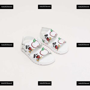 Barnskor Högkvalitativ sommarprodukter Designer Kids Sandaler Fashion Letter Printing Slippers Box Packaging Barnstorlek 26-35