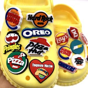 Acessórios para peças de sapatos que vendem sapatos de logotipo de comida Charms para crianças presentes de festa diy hole slippers accessoires pizza escado decoração de fivela deco otho1