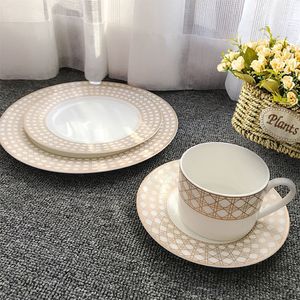 Mugs Bone China Golden Rattan Plaid Coffee Cup Ceramic Tea Black Dish Animal Tablewar Set Wedding and Housewarming Gifts 230818