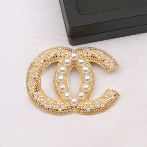 9072 Fashionabla Pearl Brosch Temperament Women's Diamond Brosch Gold and Silver Letters Christmas Holiday Present