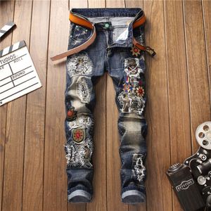 Neue 2023 Spring Fashion Herren Jeans mit gebrochenen Löchern und elastische Denimhose Jugend Mode mit mittlerer Taille lässig 065 Größe 29-38