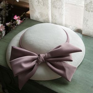 Berets Elegante lila Bowknot -Faszinator Hochzeit Braut Haarschlungen für Party Cocktail Kopfbedeckung Lady Blumenmuster Kopfbedeckung