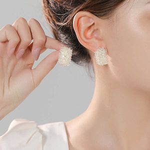 새로운 S925 실버 니들 스퀘어 크리스탈 패션 이어링 라이트 고급 고급 귀걸이 절묘한 분위기 여성을위한 다재다능한 귀걸이