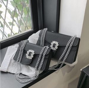 Großhandel Frauen Umhängetaschen 2 Farben Nische Design Litchi Muster Handtasche täglich Joker Solid Farb Leder Rucksack süßer kleiner frischer Diamantkettenbag 7913#